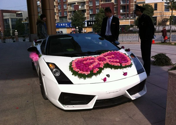 蘭(lan)愽(bo)基尼婚(hun)禮蘤車